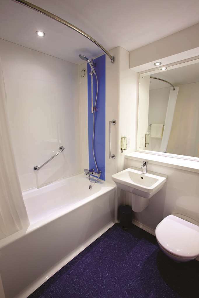 Travelodge Northwich Lostock Gralam 客房 照片